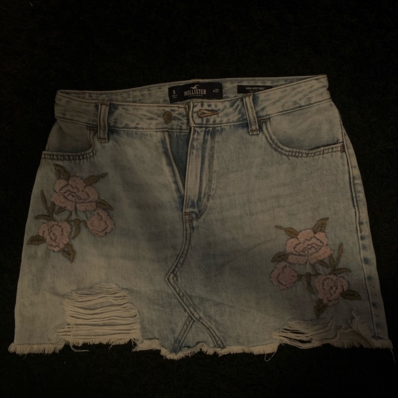 Hollister Jean skirt with flower embroidery - Picture 2 of 4